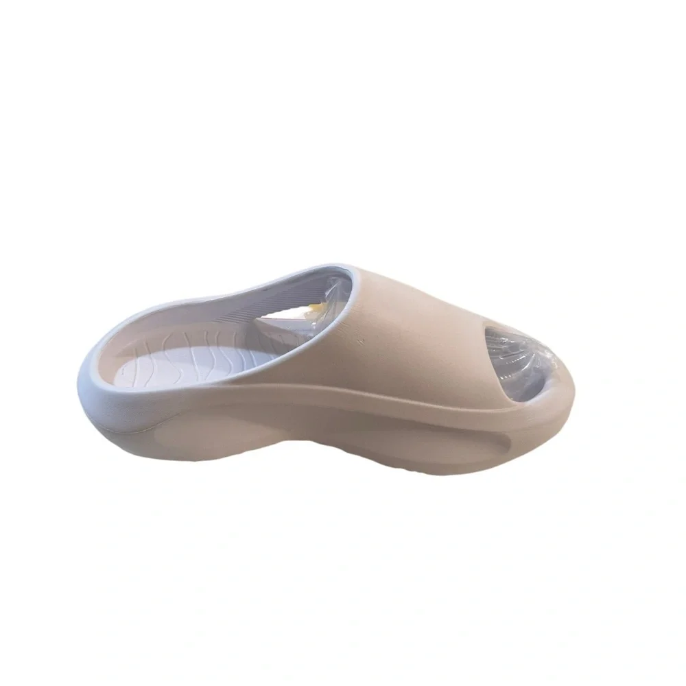 Men Slide - Picture 2 of 6